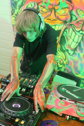 ��������:DJ TAGA